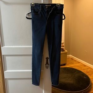 Levi’s 720 high rise skinny jeans. Great condition!